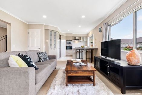 Photo of property in 16 Carousel Crescent, East Tamaki Heights, Auckland, 2016