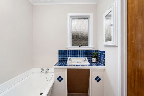 Photo of property in 31 Paritutu Road, Spotswood, New Plymouth, 4310