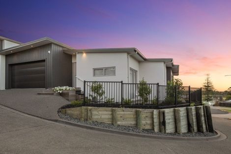Photo of property in 16 Te Kaka Place, Omokoroa, 3114