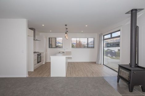 Photo of property in 6 Kapuka Lane, Wanaka, 9305