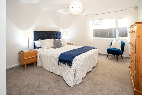 Photo of property in 113 Queens Drive, Lyall Bay, Wellington, 6022