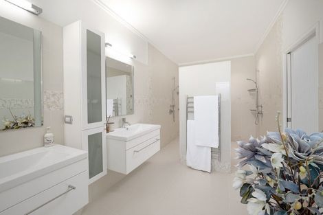 Photo of property in 7 Burgundy Park Avenue, Henderson, Auckland, 0612