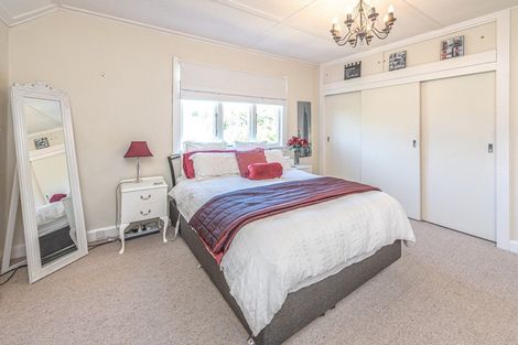 Photo of property in 12 Tarata Street, Saint Johns Hill, Whanganui, 4501