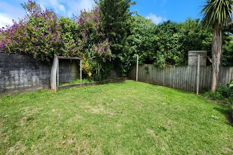 Photo of property in 84 Pioneer Road, Moturoa, New Plymouth, 4310