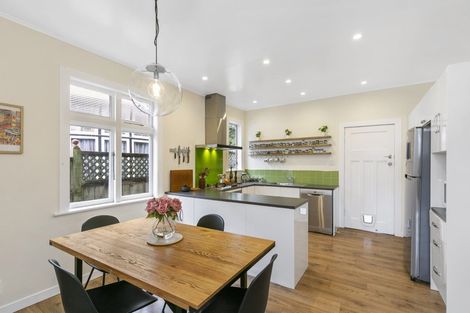 Photo of property in 22 Queens Drive, Kilbirnie, Wellington, 6022