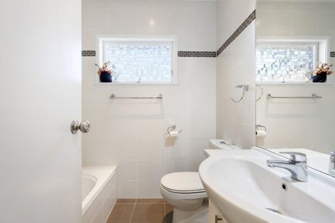 Photo of property in 28a Sunnynook Road, Sunnynook, Auckland, 0620