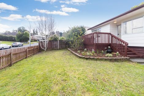 Photo of property in 5 Buisson Glade, West Harbour, Auckland, 0618