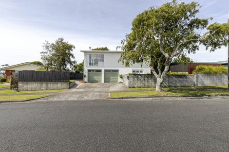 Photo of property in 25 Nevada Drive, Merrilands, New Plymouth, 4312