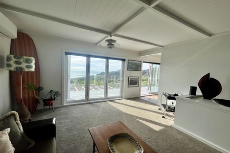 Photo of property in 15 Piha Road, Piha, New Lynn, 0772