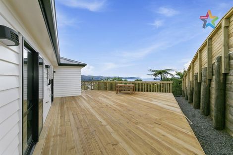 Photo of property in 6 Poto Road, Normandale, Lower Hutt, 5010