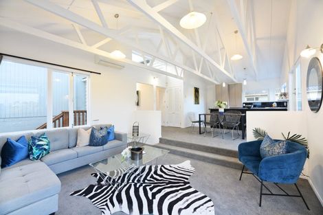 Photo of property in 6 Finn Place, Totara Vale, Auckland, 0629