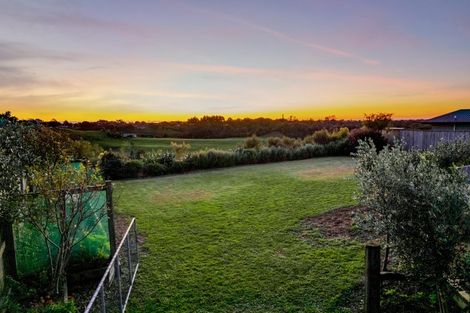 Photo of property in 20 Aderman Place, Hurworth, New Plymouth, 4310