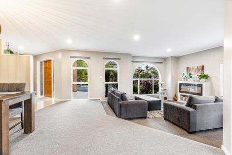 Photo of property in 6 Hanly Close, West Harbour, Auckland, 0618