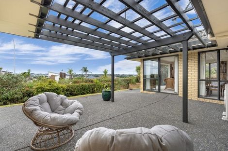 Photo of property in 115 Grovenor Drive, Orewa, 0931