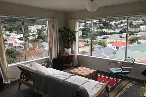 Photo of property in 2 Overtoun Terrace, Hataitai, Wellington, 6021