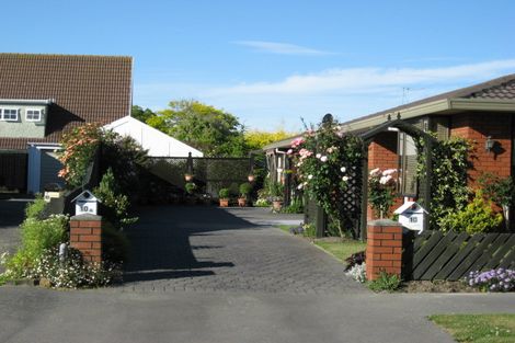Photo of property in 2/10 Broadfell Avenue Avonhead Christchurch City