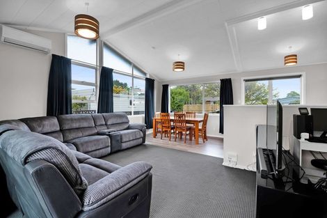 Photo of property in 10 Karaka Street, Inglewood, 4330