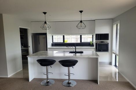 Photo of property in 7 Twin Way, Hurworth, New Plymouth, 4310