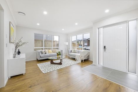 Photo of property in 93 Tir Conaill Avenue, Flat Bush, Auckland, 2019