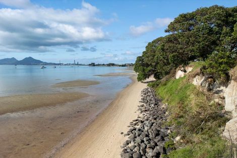 Photo of property in 32 Te Piriti Road, One Tree Point, 0118