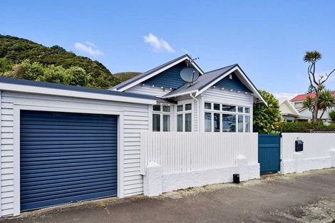 Photo of property in 57 Marine Parade, Eastbourne, Lower Hutt, 5013