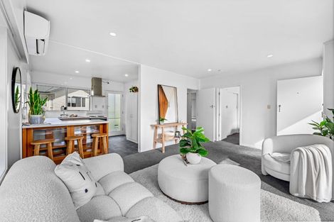 Photo of property in 2/19 Bentley Avenue, Glenfield, Auckland, 0629