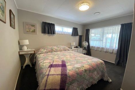 Photo of property in 9 Chisholm Place, Carterton, 5713