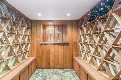 Photo of property in 77 Park Hill Road, Birkenhead, Auckland, 0626