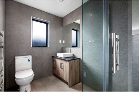 Photo of property in 10c Neilon Place, Northcross, Auckland, 0632