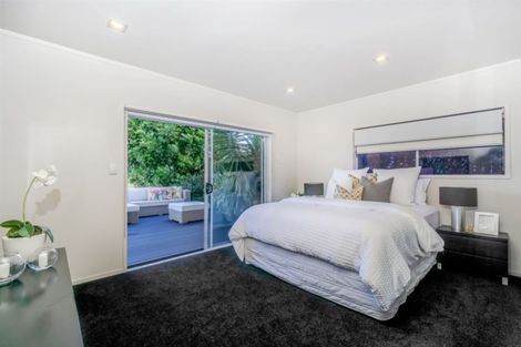 Photo of property in 42 Ravenwood Drive, Forrest Hill, Auckland, 0620