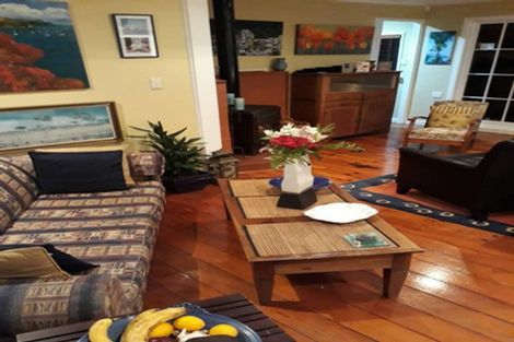 Photo of property in 666 South Titirangi Road, Titirangi, Auckland, 0604