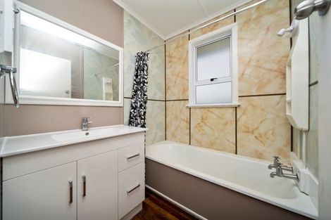 Photo of property in 20 Rospeath Crescent, Spotswood, New Plymouth, 4310