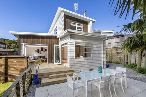 Photo of property in 91f Wade River Road, Stanmore Bay, Whangaparaoa, 0932