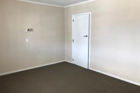 Photo of property in 2 Snead Place, Hamilton East, Hamilton, 3216