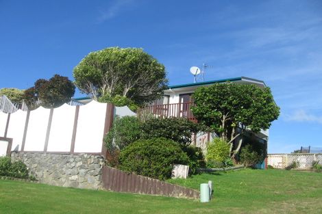 Photo of property in 2 Picketboat Lane, Whitby, Porirua, 5024