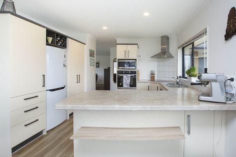 Photo of property in 61 Percy Kinsman Crescent, Riverstone Terraces, Upper Hutt, 5018