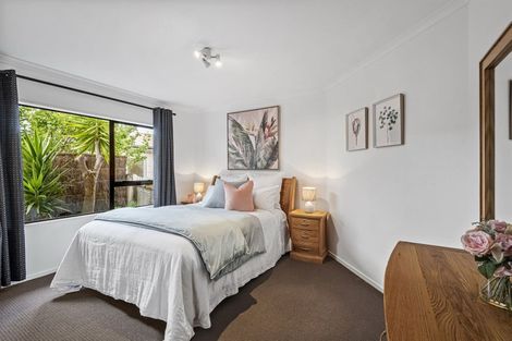 Photo of property in 31 Seaton Road, Murrays Bay, Auckland, 0630