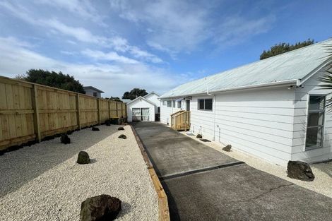 Photo of property in 9 Woodhouse Place, West Harbour, Auckland, 0618