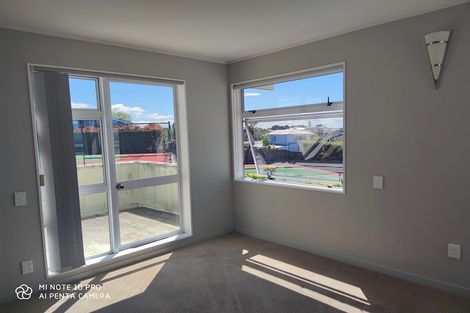 Photo of property in 9 Midway Avenue, Castor Bay, Auckland, 0620