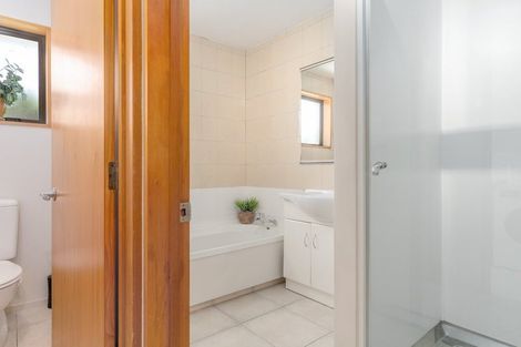 Photo of property in 75 Apsley Drive, Avonhead, Christchurch, 8042