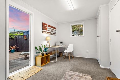 Photo of property in 84 Waitea Road, Muriwai, Waimauku, 0881