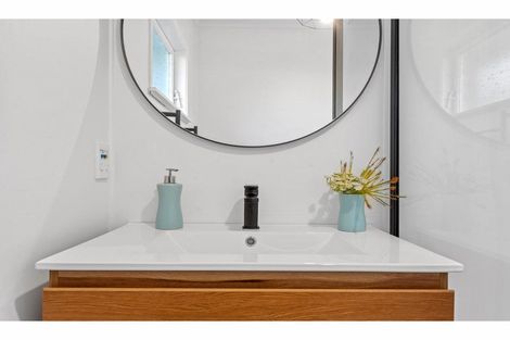 Photo of property in 2/13 Jonathan Place, Sunnynook, Auckland, 0620