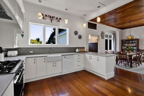 Photo of property in 16 Fairfield Road, Hawera, 4610