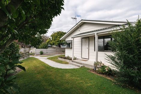 Photo of property in 38 Peppertree Glade, Kelvin Grove, Palmerston North, 4414
