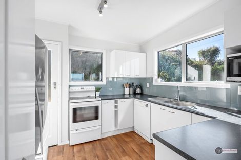 Photo of property in 73 Miromiro Road, Normandale, Lower Hutt, 5010