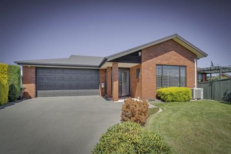 Photo of property in 12 Highwood Lane, Burnside, Christchurch, 8053