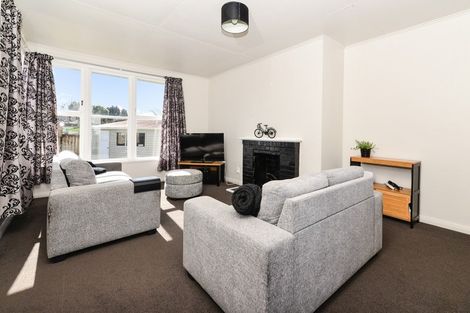 Photo of property in 6 Hume Place, Fairfield, Hamilton, 3214