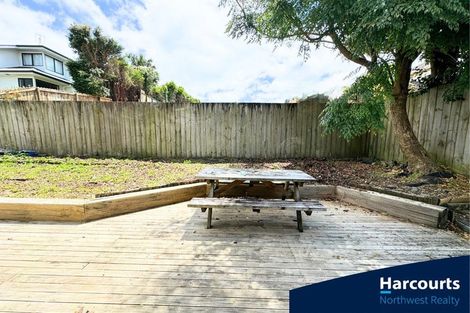 Photo of property in 6a Cambric Place, Botany Downs, Auckland, 2010