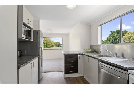 Photo of property in 8 Limmer Place, Browns Bay, Auckland, 0632