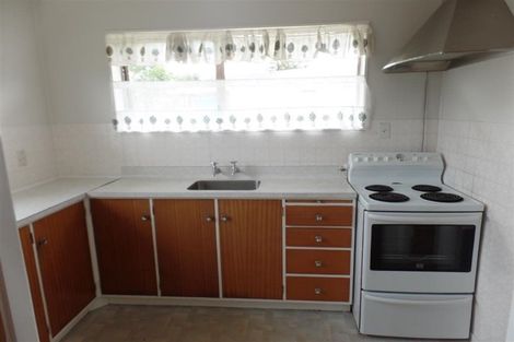 Photo of property in 2/15 Ballater Place, Highland Park, Auckland, 2010